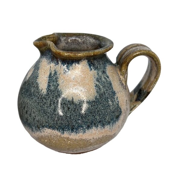 Clay pottery earthenware glazed lidded pot and small pitcher - Picture 4 of 11